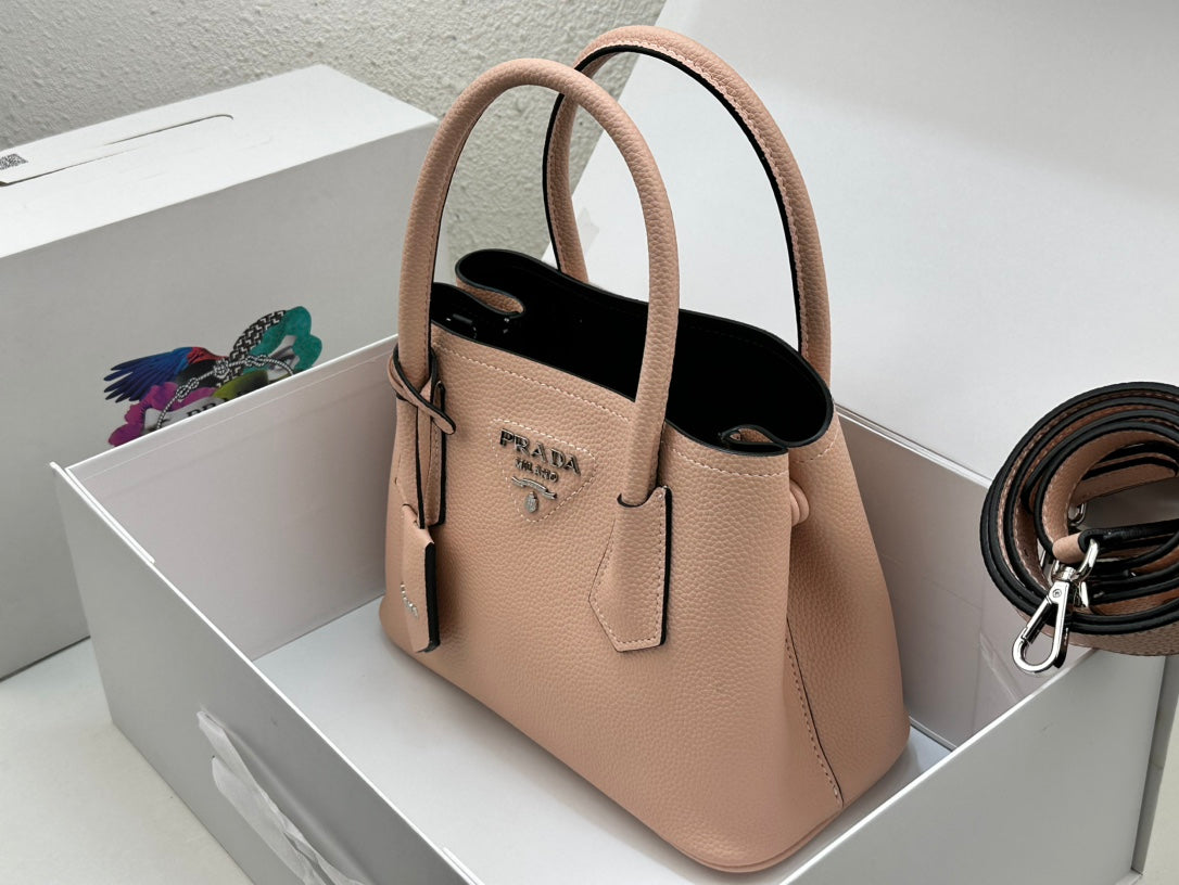 Bags- Elite Carryalls Luxury Designer Leather Handbag