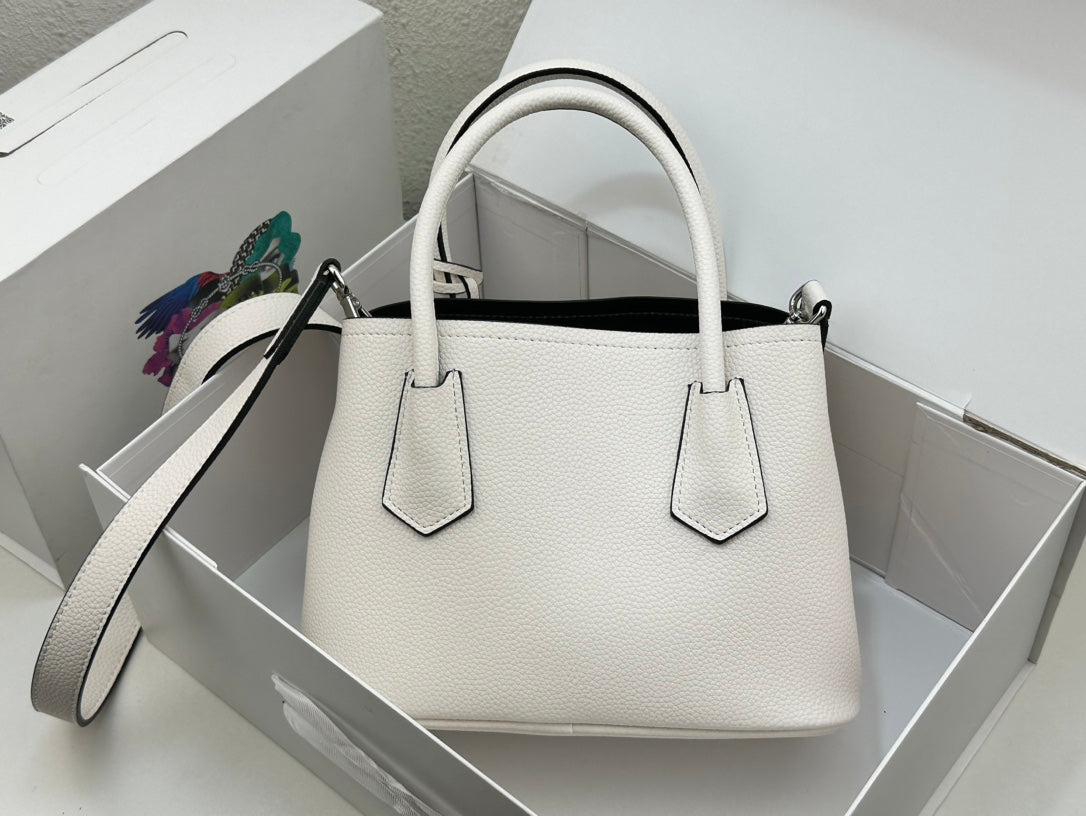 Bags- Elite Carryalls Luxury Designer Leather Handbag