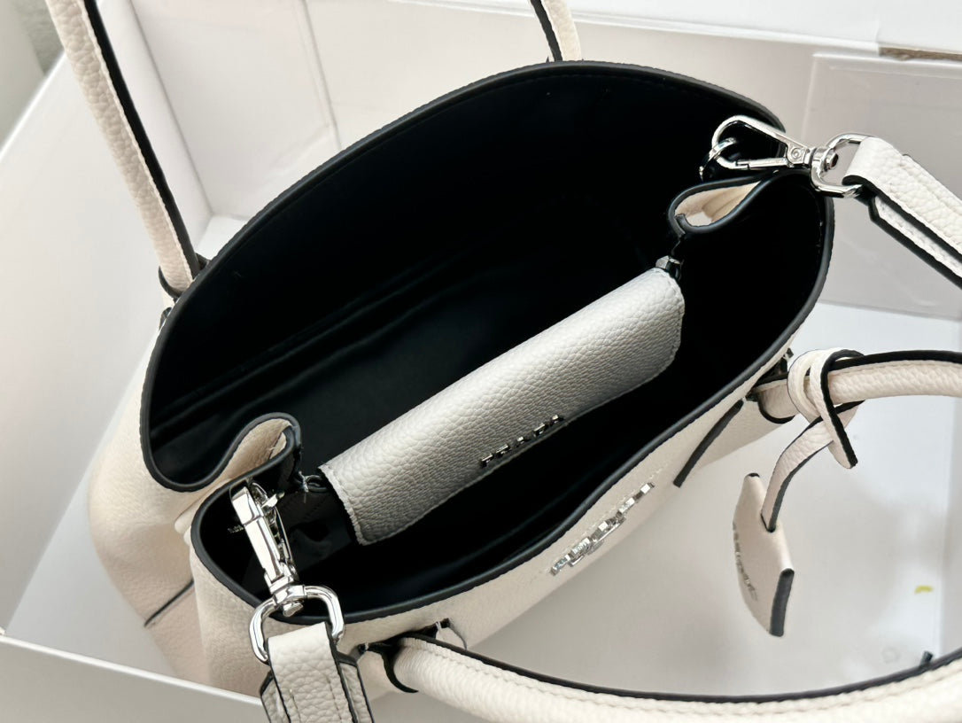 Bags- Elite Carryalls Luxury Designer Leather Handbag