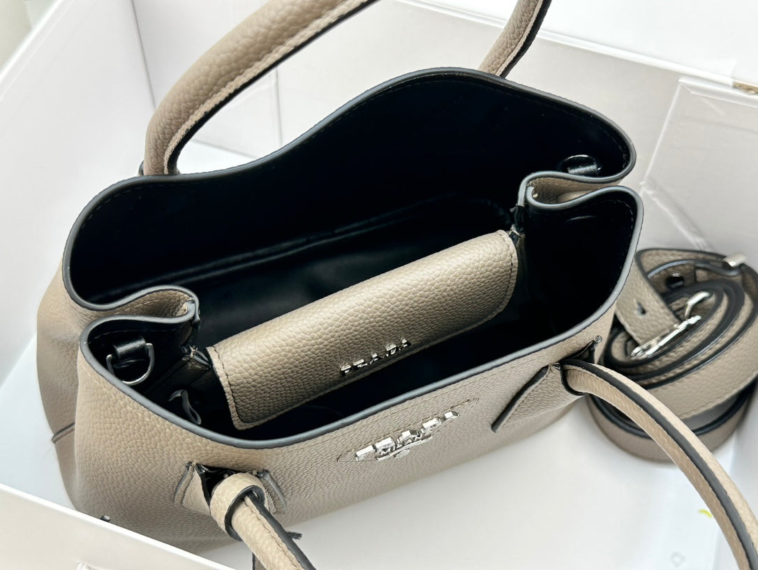 Bags- Elite Carryalls Elegant Everyday Designer Handbag