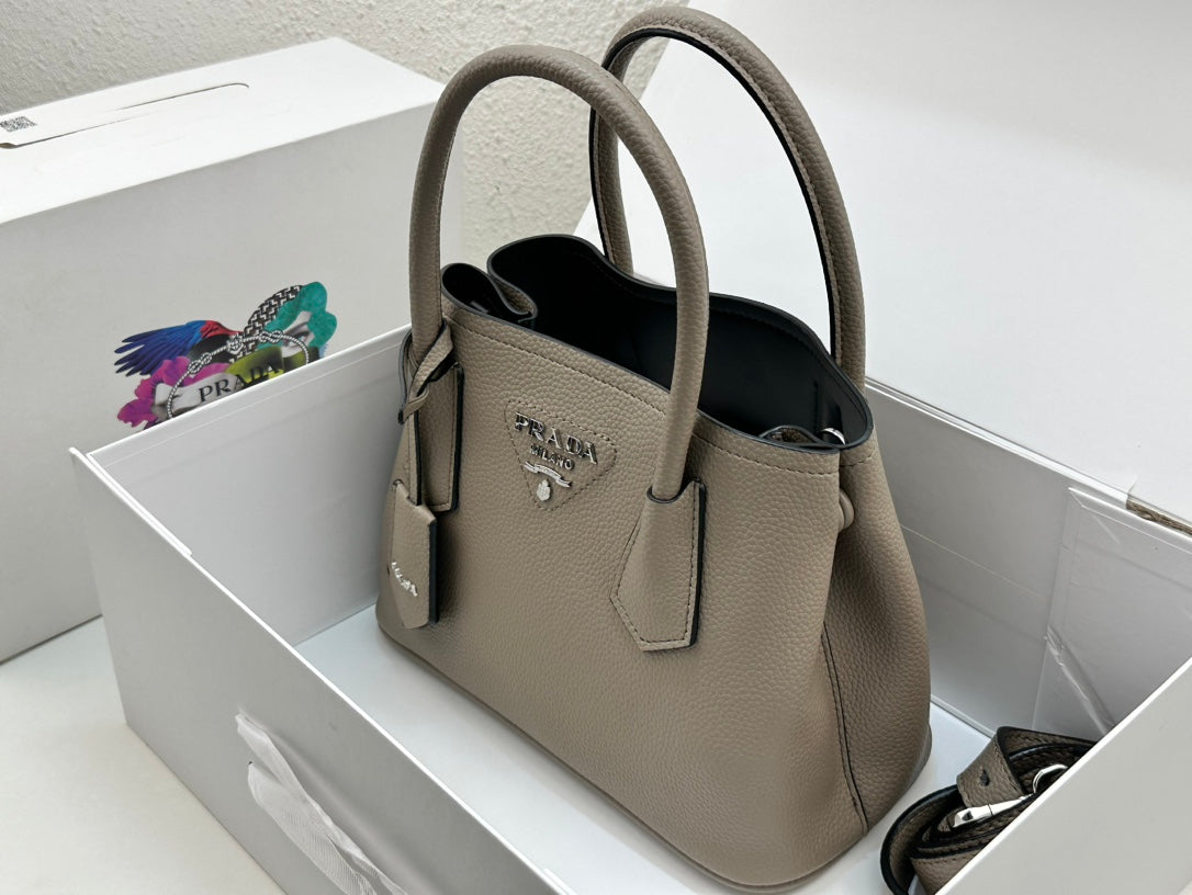 Bags- Elite Carryalls Elegant Everyday Designer Handbag