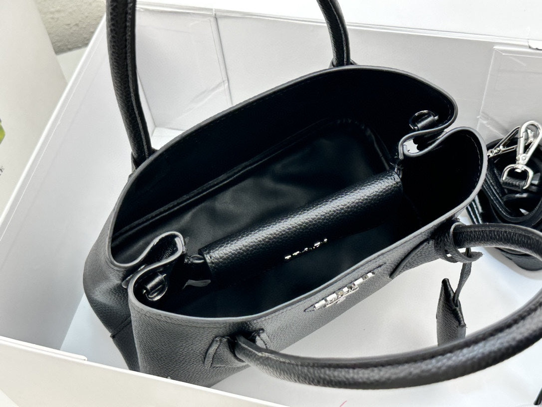 Bags- Elite Carryalls Luxury Designer Leather Handbag