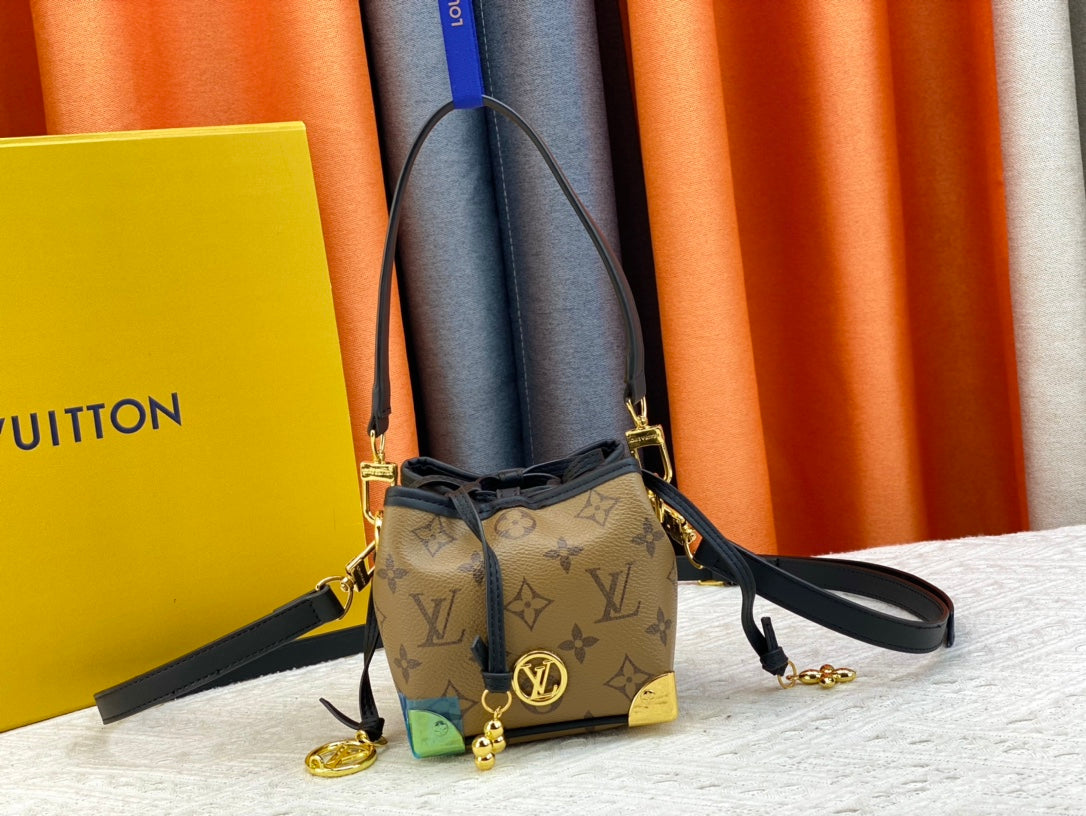 Bags- Elite Carryalls Premium Designer Shoulder Bag