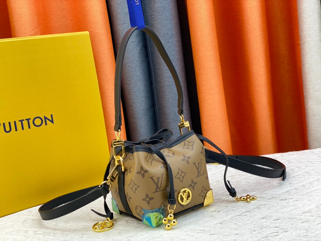 Bags- Elite Carryalls Premium Designer Shoulder Bag