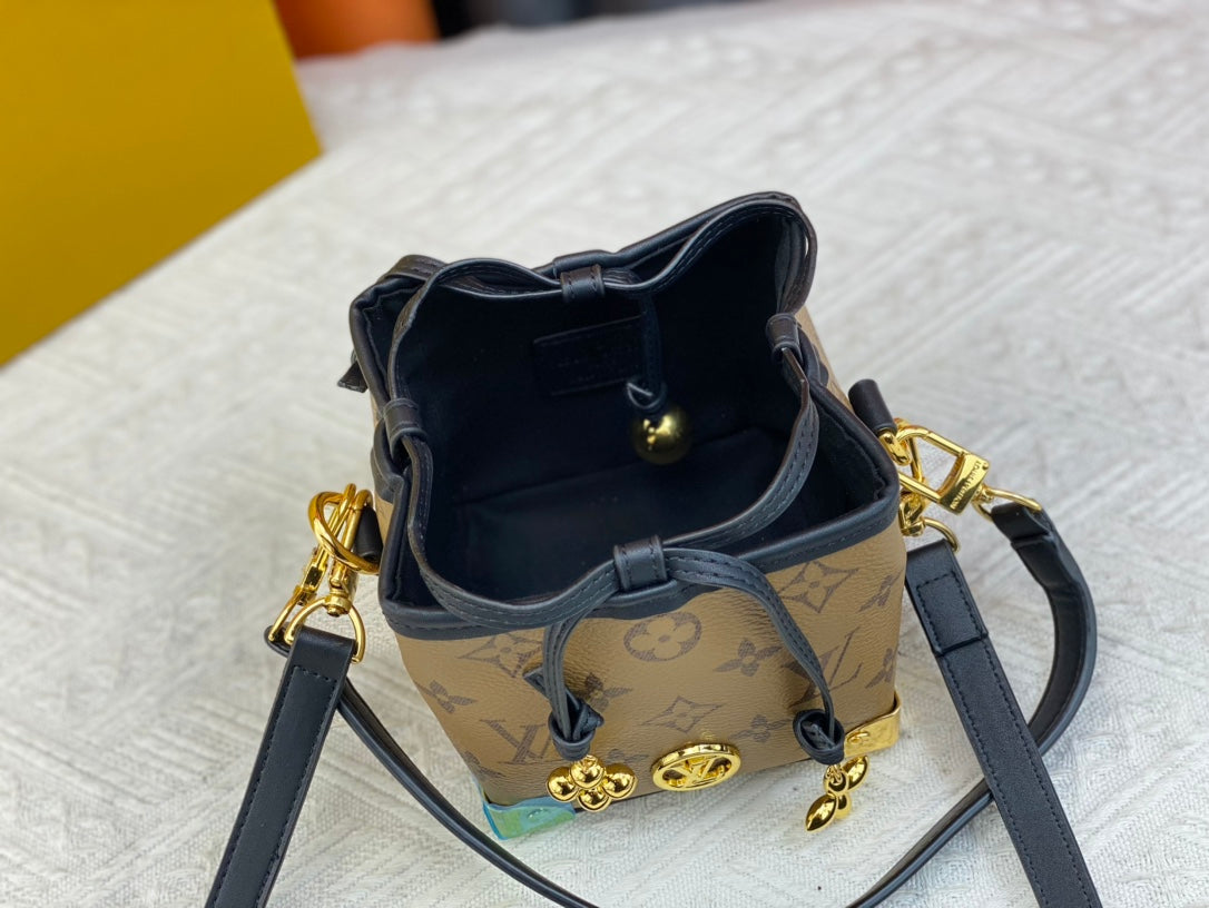 Bags- Elite Carryalls Premium Designer Shoulder Bag