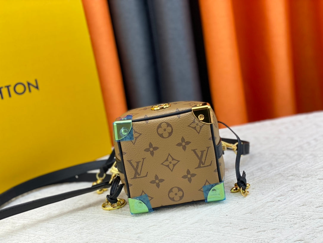Bags- Elite Carryalls Premium Designer Shoulder Bag