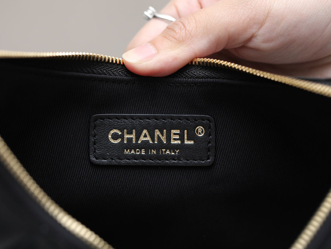 Chanel Wallets? Chanel 23P Bag Elegant Everyday Leather Wallet