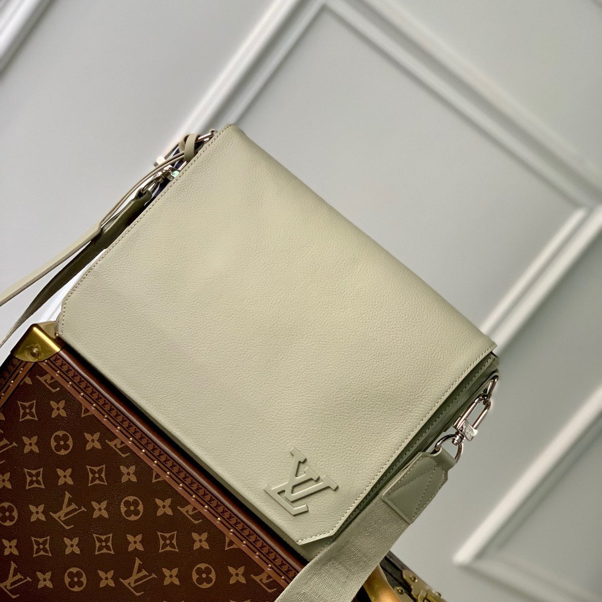 Louis Vuitton Wallets? Louis Vuitton Lou Takeoff Messenger Bag Compact Luxury Card Wallet