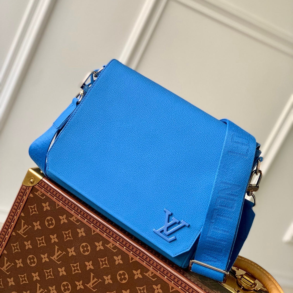 Louis Vuitton Wallets? Louis Vuitton Lou Takeoff Messenger Bag Compact Luxury Card Wallet