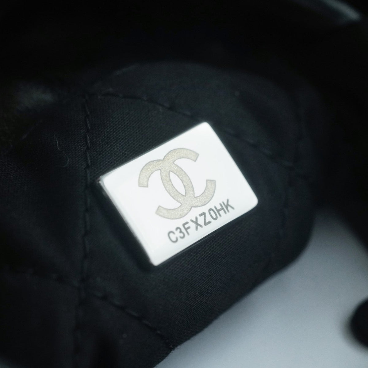 Chanel Wallets? Chanel 22 Bag Elegant Everyday Leather Wallet