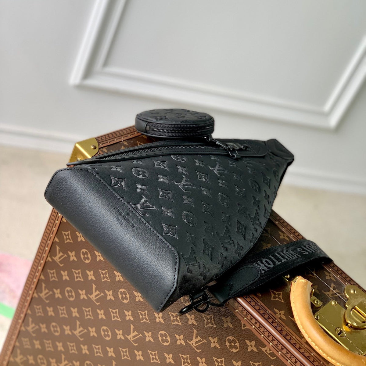 Louis Vuitton Wallets? Louis Vuitton Lou Duo Sling Bag Elegant Everyday Leather Wallet