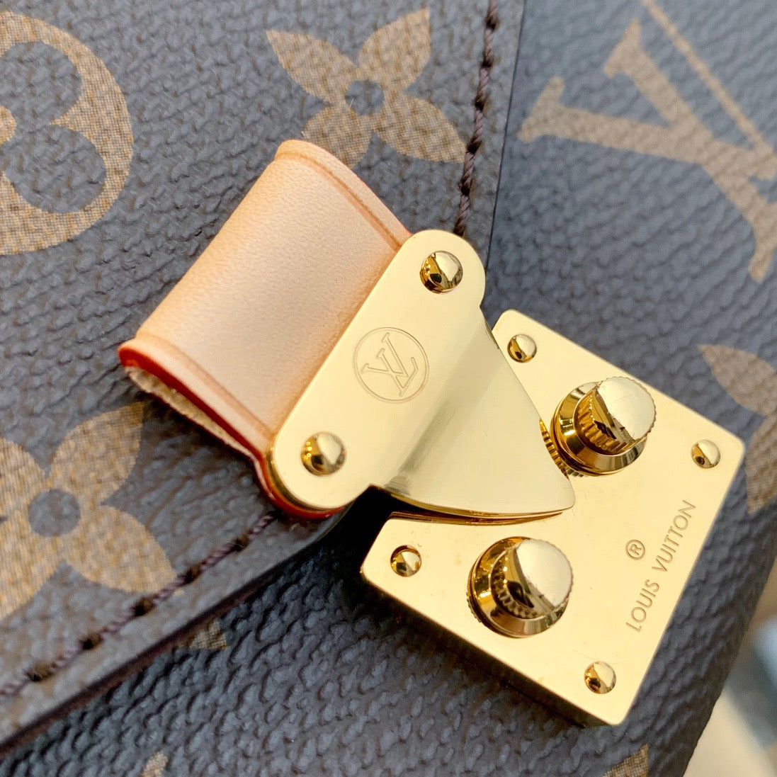 Louis Vuitton Wallets? Louis Vuitton Lou Micro Metis Bag Elegant Everyday Leather Wallet