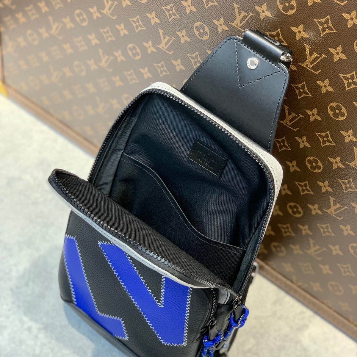 Louis Vuitton Wallets? Louis Vuitton Lou Avenue Slingbag Elegant Everyday Leather Wallet