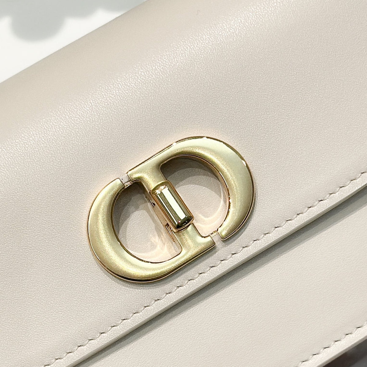 Dior Wallets? Dior Small 30 Montaigne Avenue Bag Compact Luxury Card Wallet