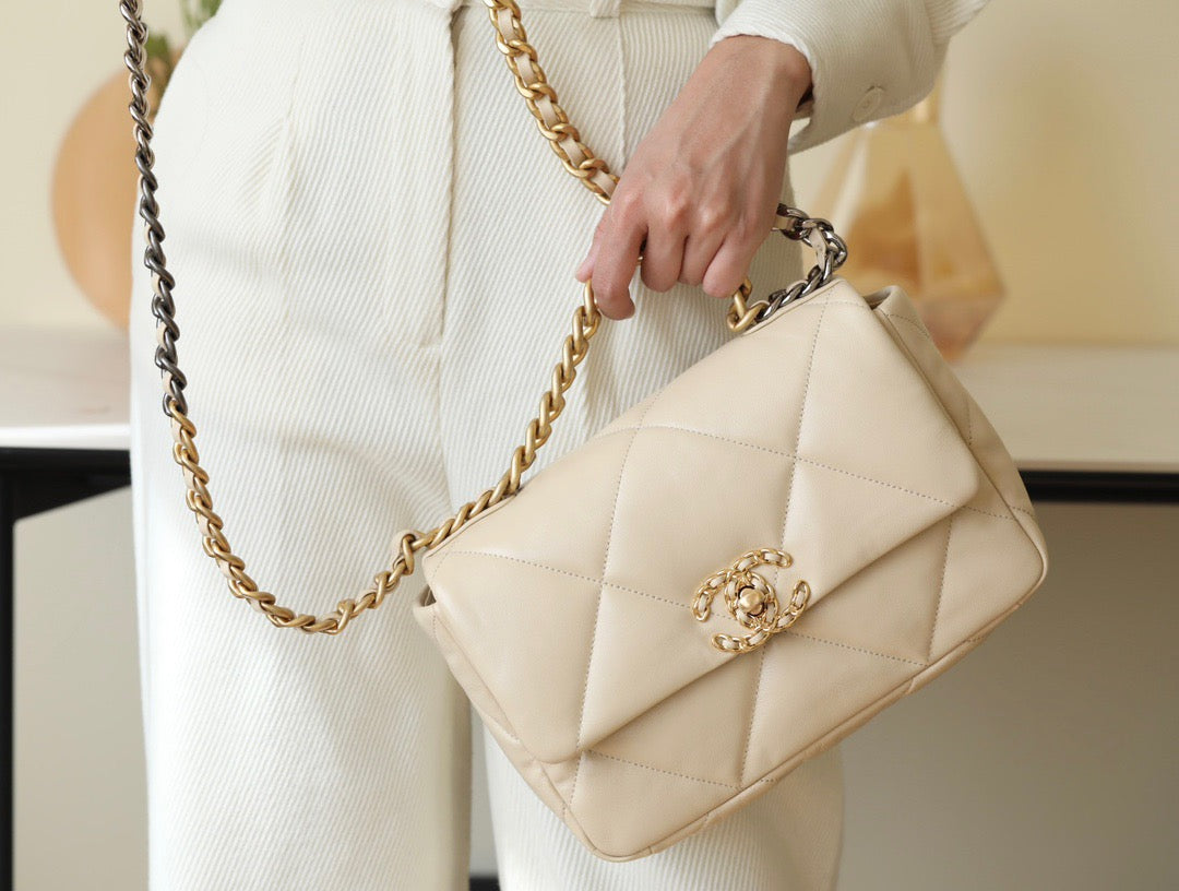 Chanel Wallets? Chanel 19 Bag Compact Luxury Card Wallet