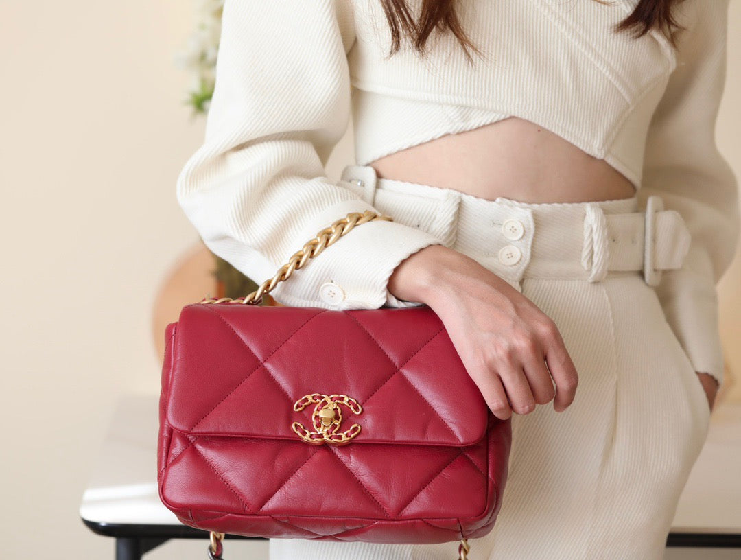 Chanel Wallets? Chanel 19 Bag Compact Luxury Card Wallet