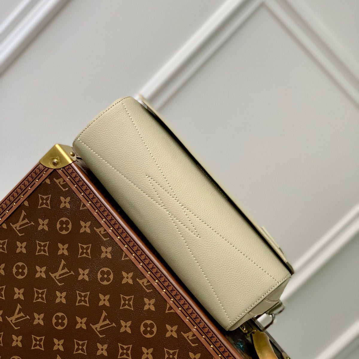 Louis Vuitton Wallets? Louis Vuitton Lou Takeoff Messenger Bag Compact Luxury Card Wallet
