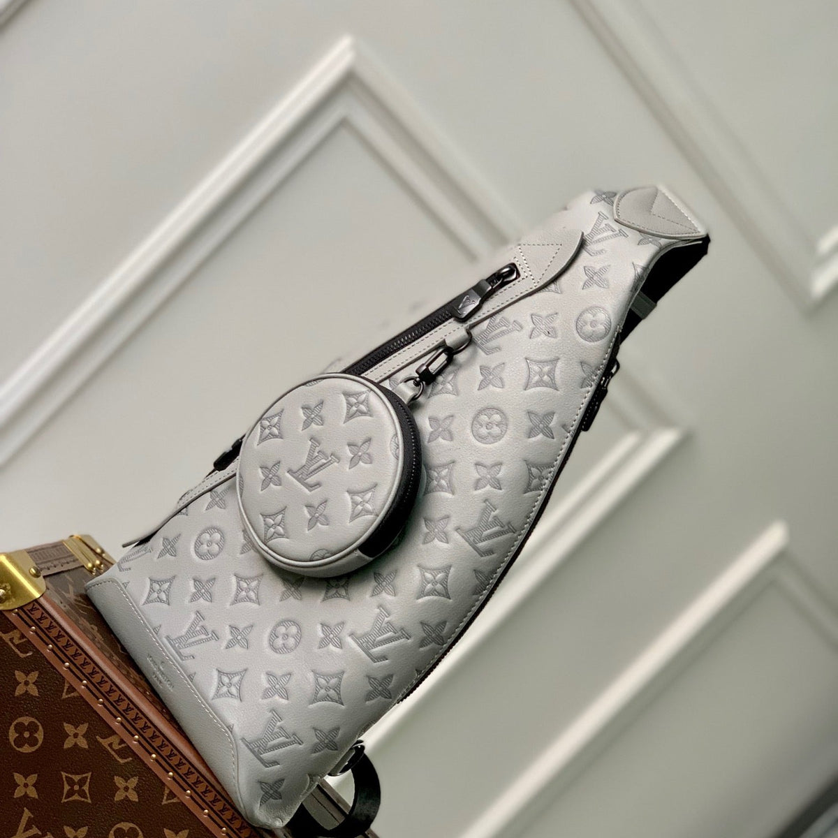 Louis Vuitton Wallets? Louis Vuitton Lou Duo Sling Bag Elegant Everyday Leather Wallet