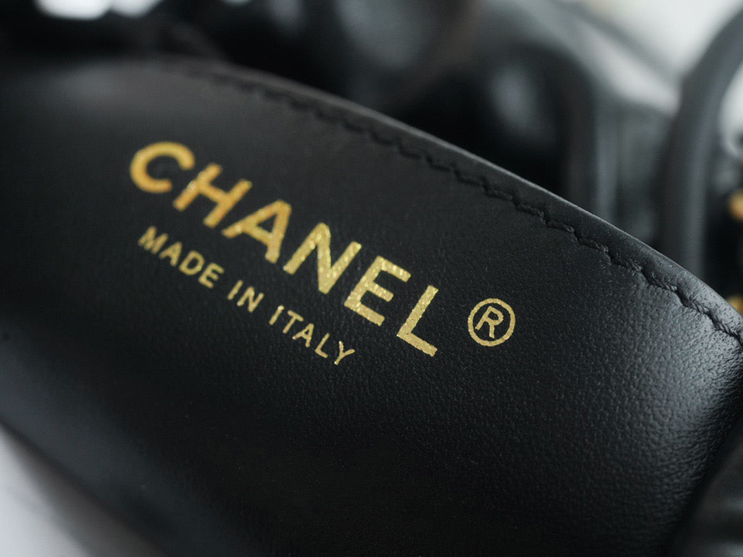 Chanel Wallets? Chanel 22 Bag Elegant Everyday Leather Wallet