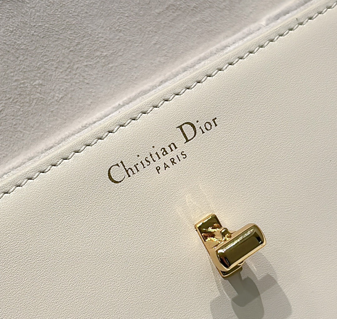 Dior Wallets? Dior Small 30 Montaigne Avenue Bag Compact Luxury Card Wallet