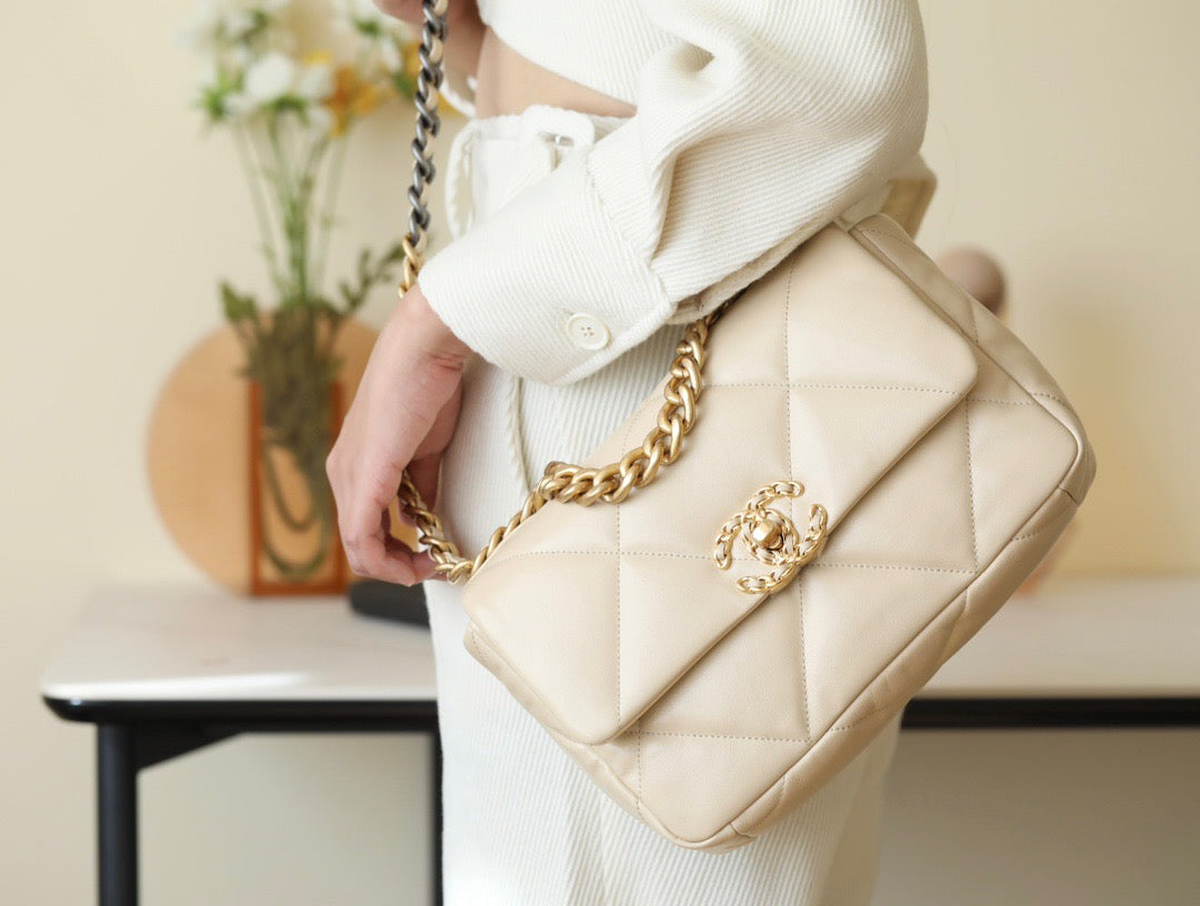 Chanel Wallets? Chanel 19 Bag Compact Luxury Card Wallet