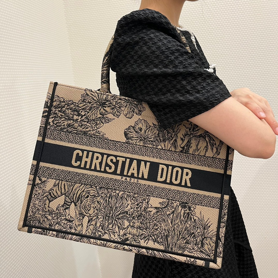 Dior Wallets? Dior Medium Book Tote Bag Compact Luxury Card Wallet