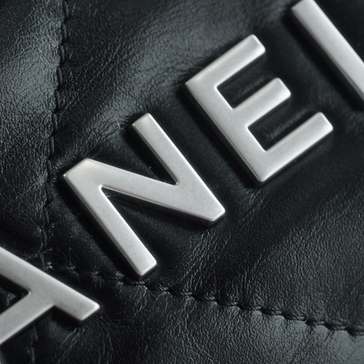 Chanel Wallets? Chanel 22 Bag Elegant Everyday Leather Wallet