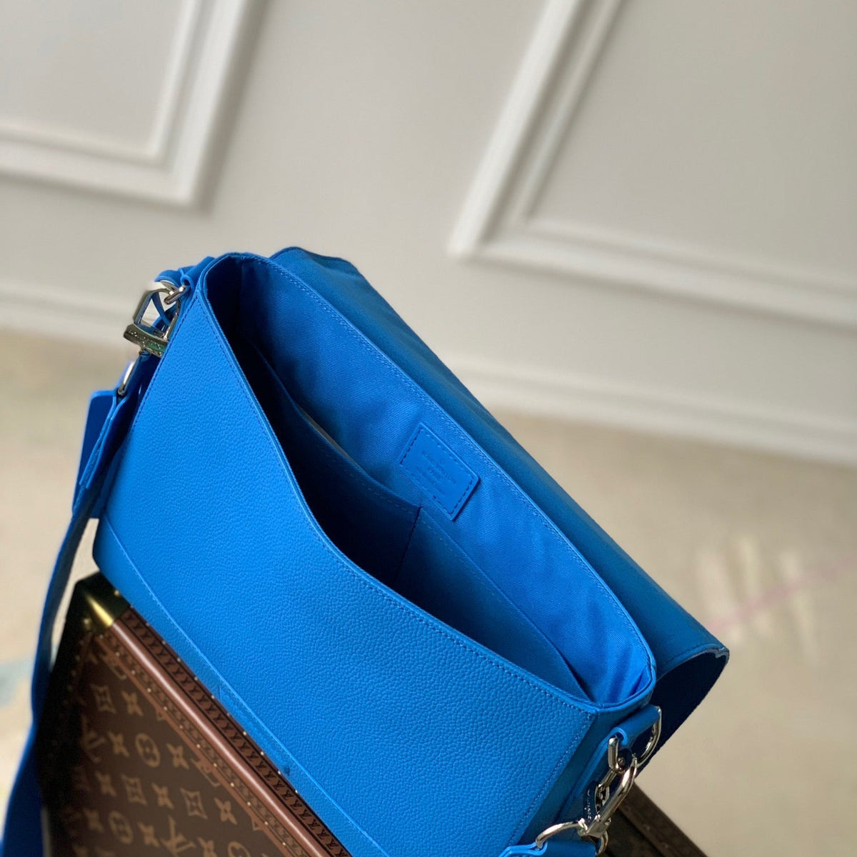 Louis Vuitton Wallets? Louis Vuitton Lou Takeoff Messenger Bag Compact Luxury Card Wallet
