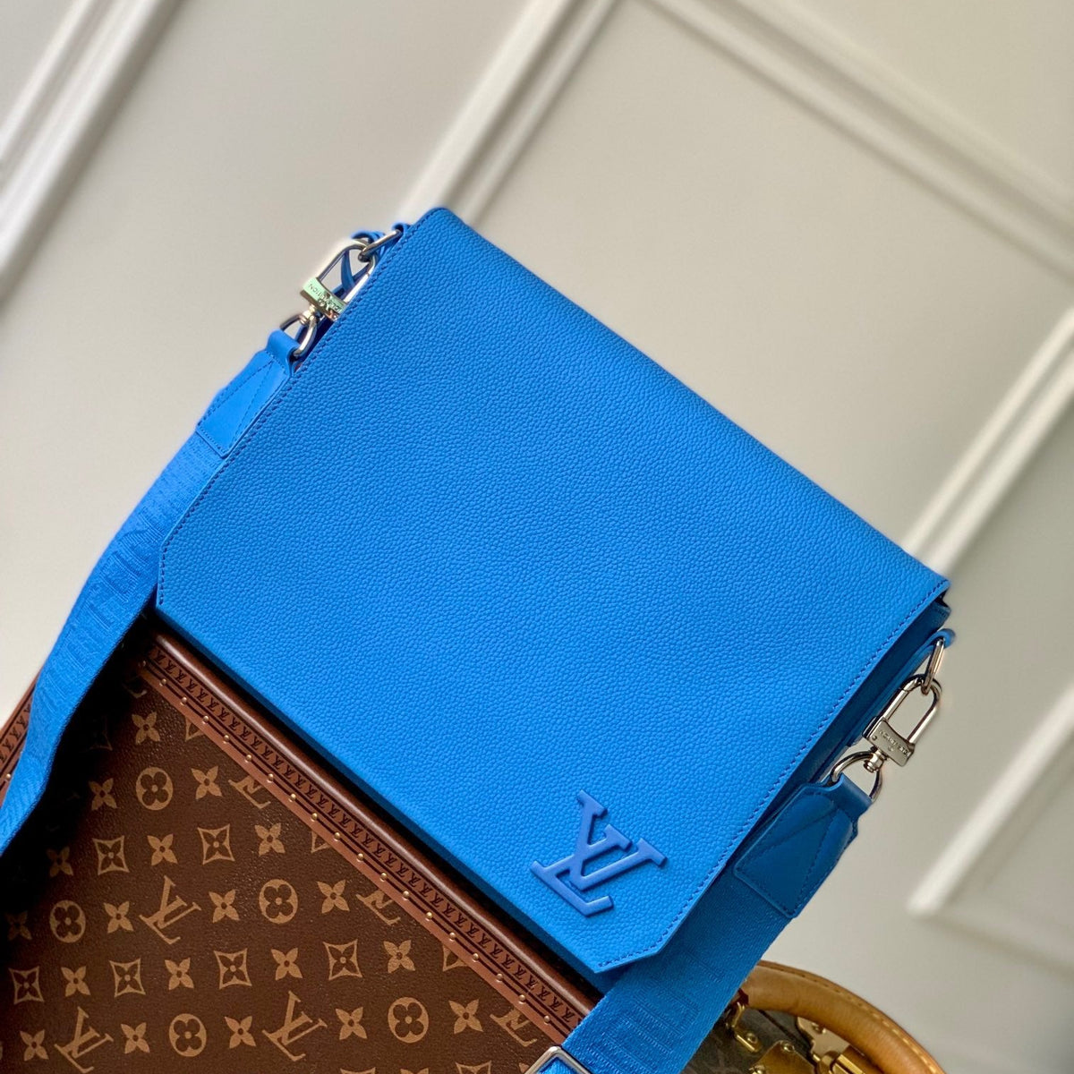 Louis Vuitton Wallets? Louis Vuitton Lou Takeoff Messenger Bag Compact Luxury Card Wallet