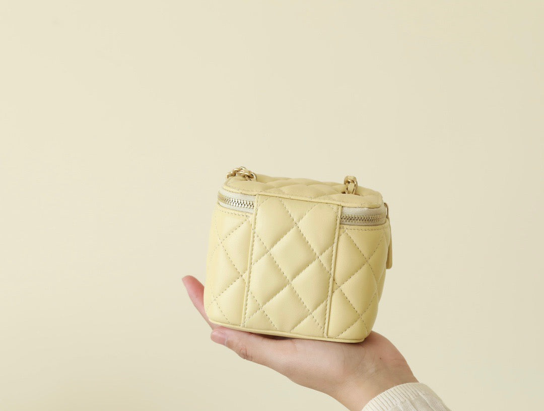 Chanel Wallets? Chanel 23P Bag Elegant Everyday Leather Wallet