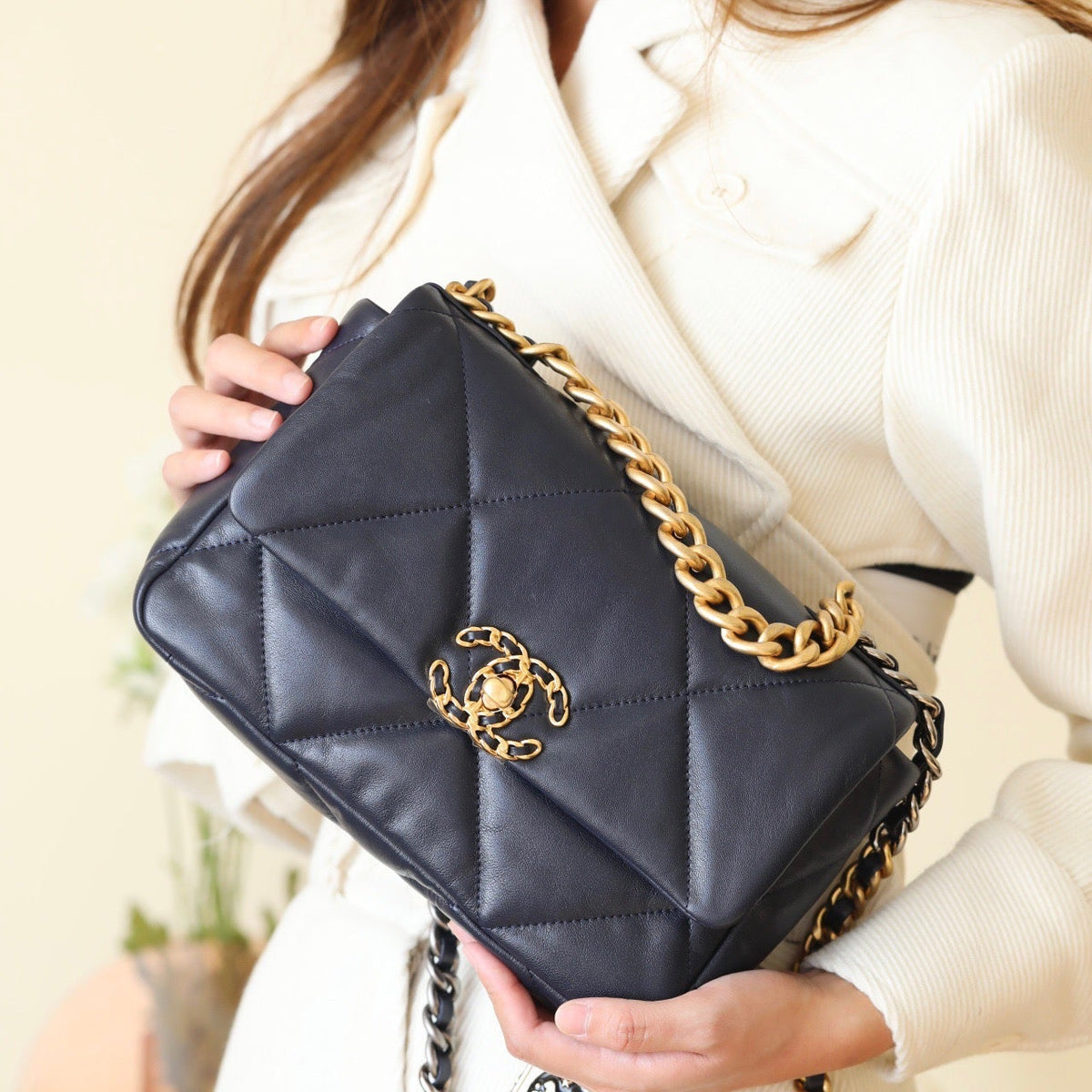Chanel Wallets? Chanel 19 Bag Elegant Everyday Leather Wallet