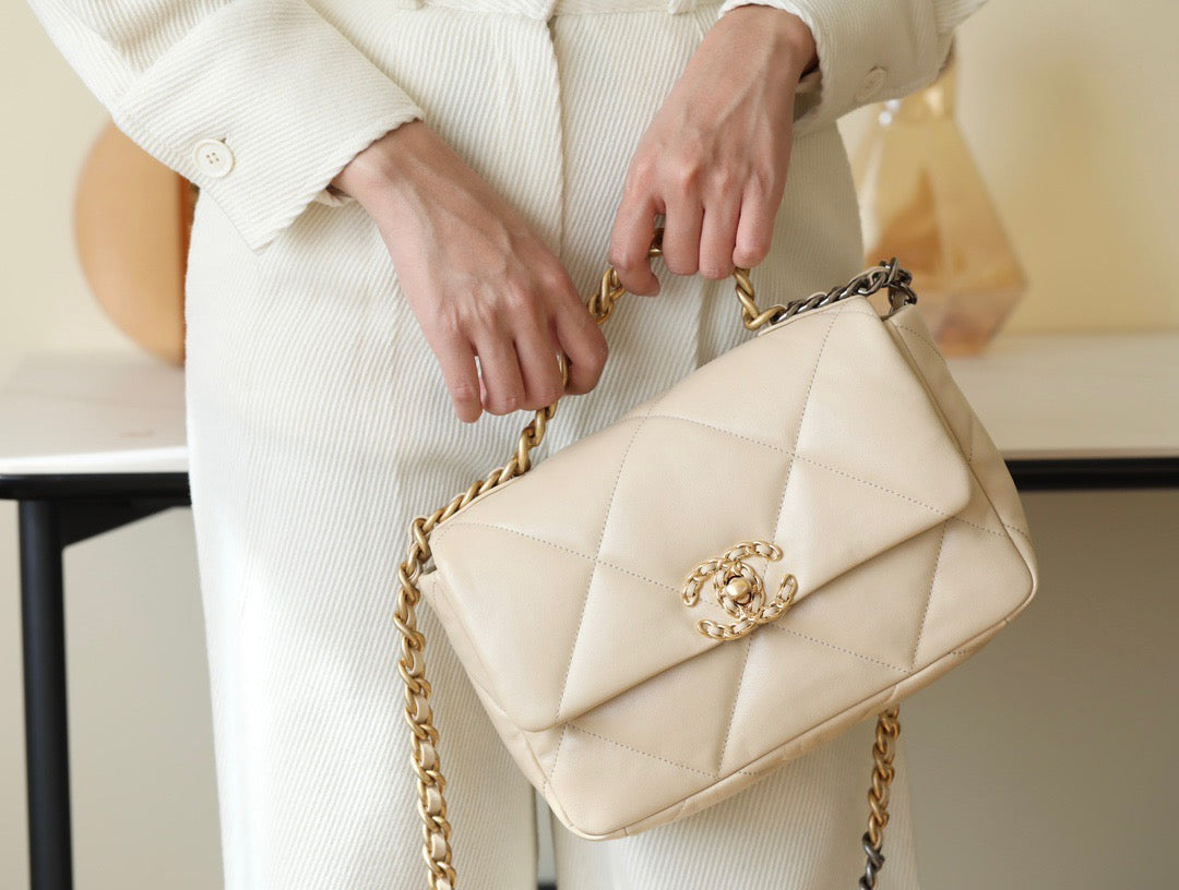 Chanel Wallets? Chanel 19 Bag Compact Luxury Card Wallet