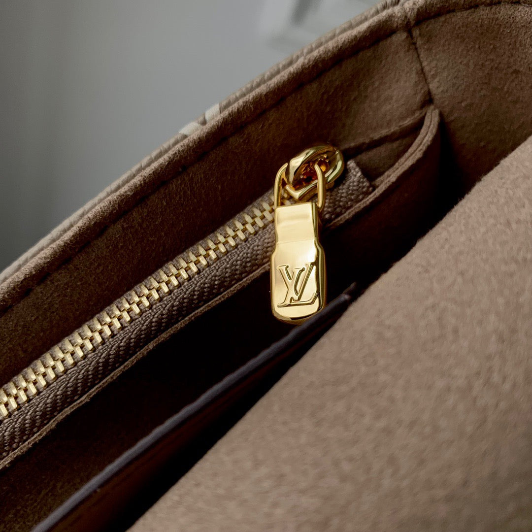 Louis Vuitton Wallets? Louis Vuitton Lou Ivy Wallet On Chain Bag Elegant Everyday Leather Wallet