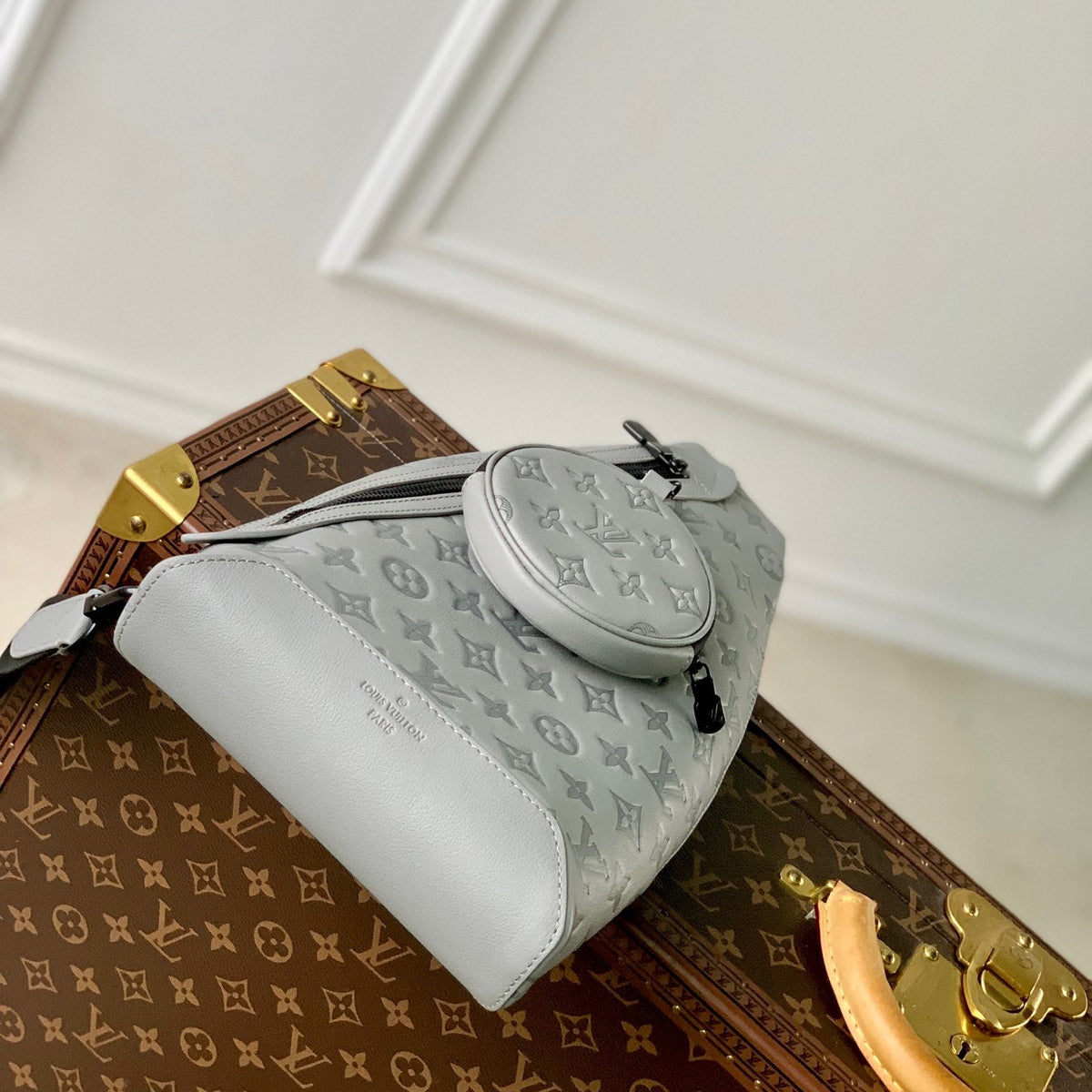 Louis Vuitton Wallets? Louis Vuitton Lou Duo Sling Bag Elegant Everyday Leather Wallet