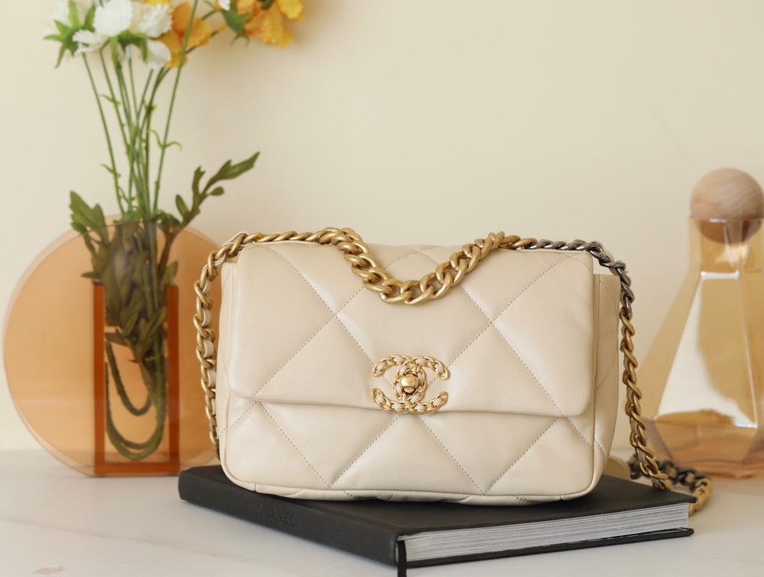 Chanel Wallets? Chanel 19 Bag Compact Luxury Card Wallet