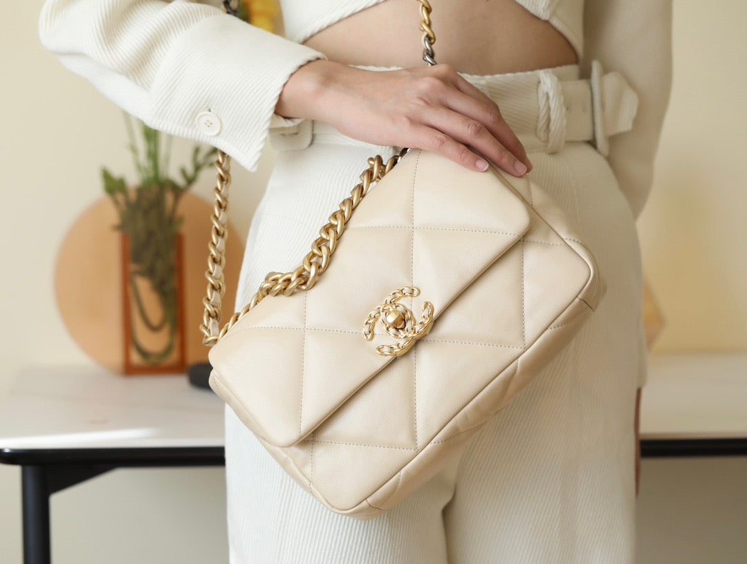 Chanel Wallets? Chanel 19 Bag Compact Luxury Card Wallet
