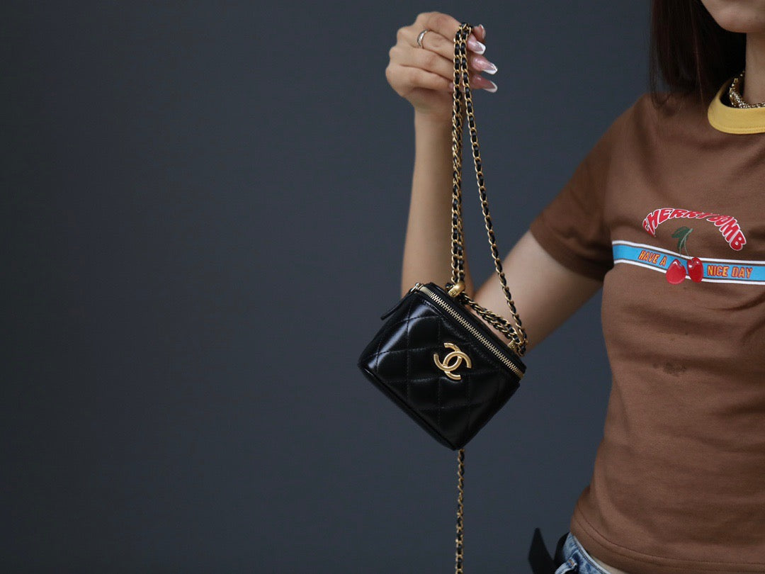 Chanel Wallets? Chanel 23P Bag Elegant Everyday Leather Wallet