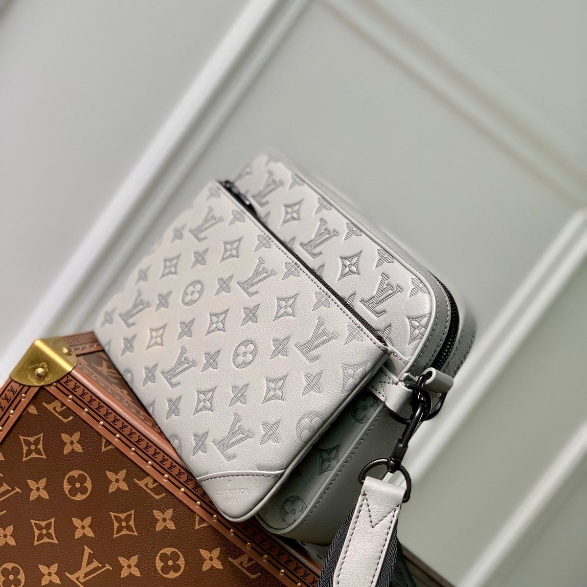 Louis Vuitton Wallets? Louis Vuitton Lou Trio Messenger Bag Premium Leather Designer Wallet