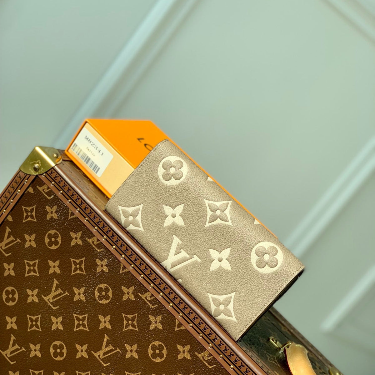 Louis Vuitton Wallets? Louis Vuitton Lou Emilie Wallet Elegant Everyday Leather Wallet