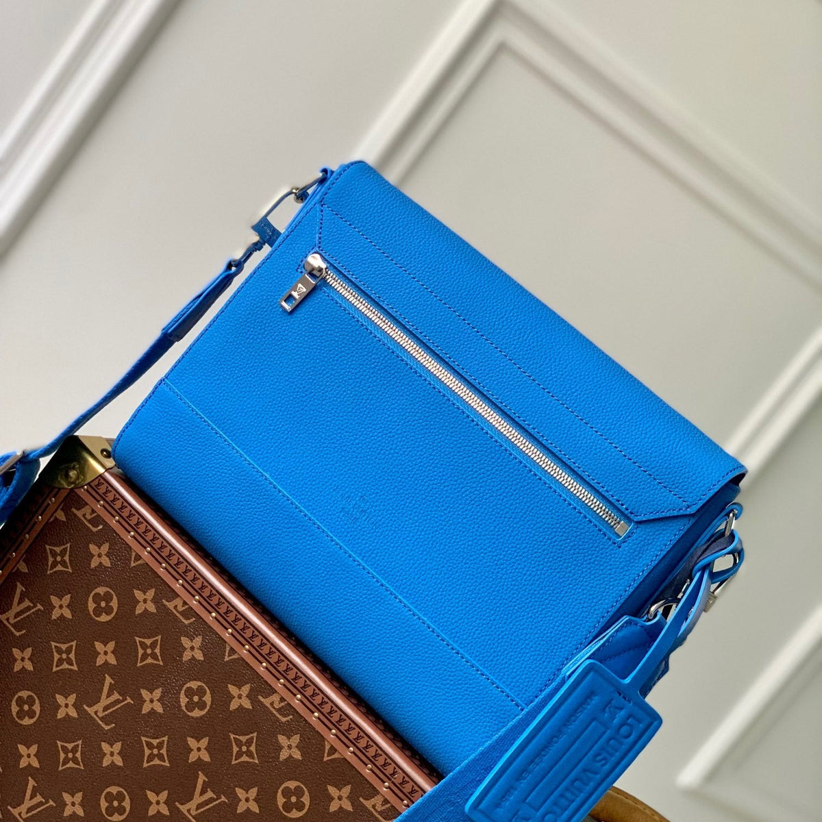 Louis Vuitton Wallets? Louis Vuitton Lou Takeoff Messenger Bag Compact Luxury Card Wallet