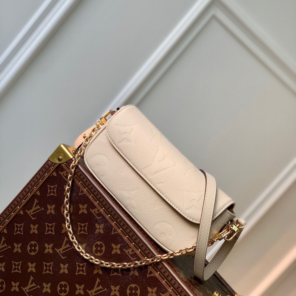 Louis Vuitton Wallets? Louis Vuitton Lou Ivy Wallet On Chain Bag Compact Luxury Card Wallet