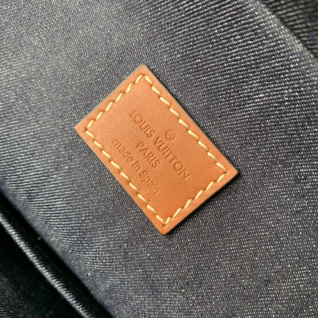 Louis Vuitton Wallets? Louis Vuitton Lou Avenue Slingbag Compact Luxury Card Wallet