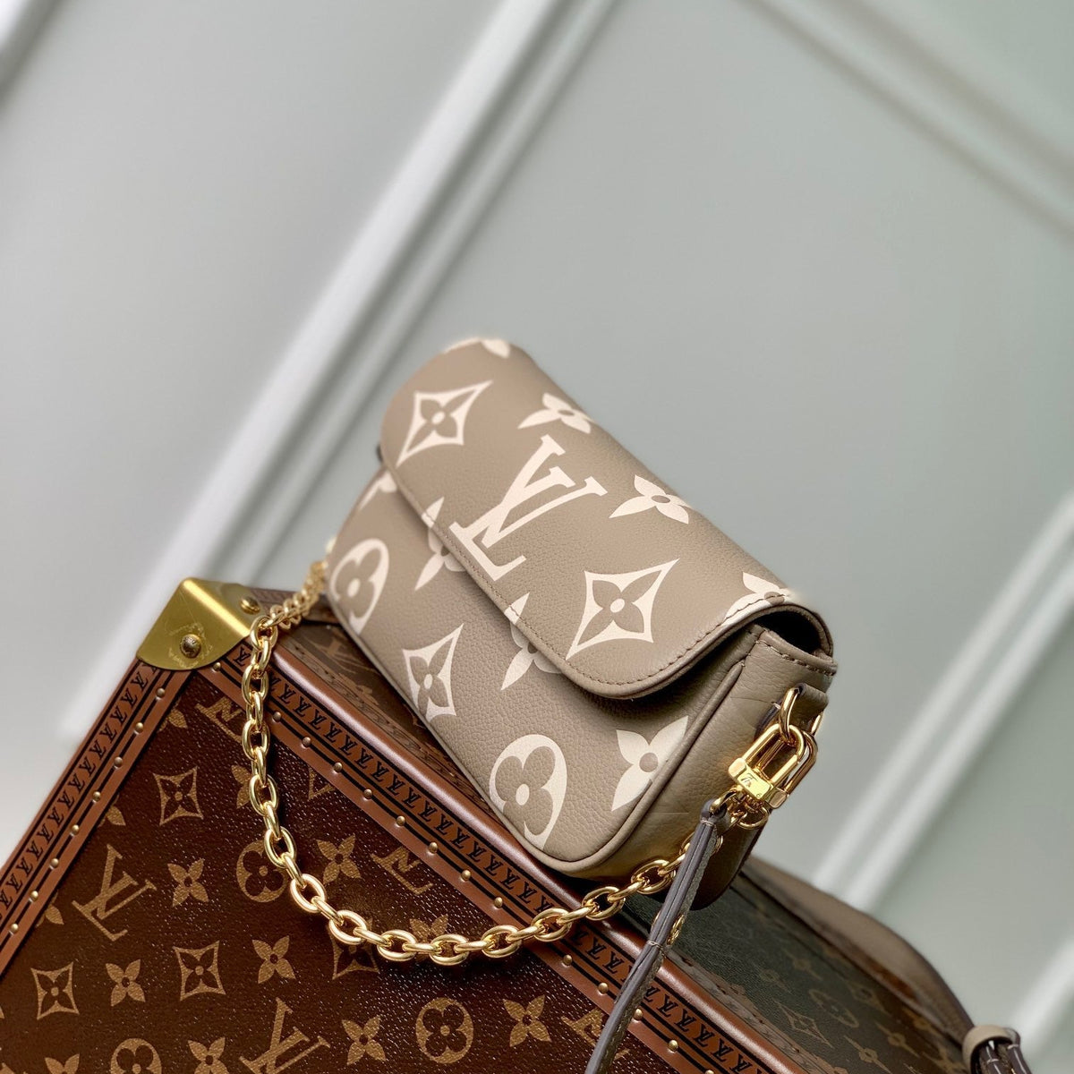 Louis Vuitton Wallets? Louis Vuitton Lou Ivy Wallet On Chain Bag Elegant Everyday Leather Wallet