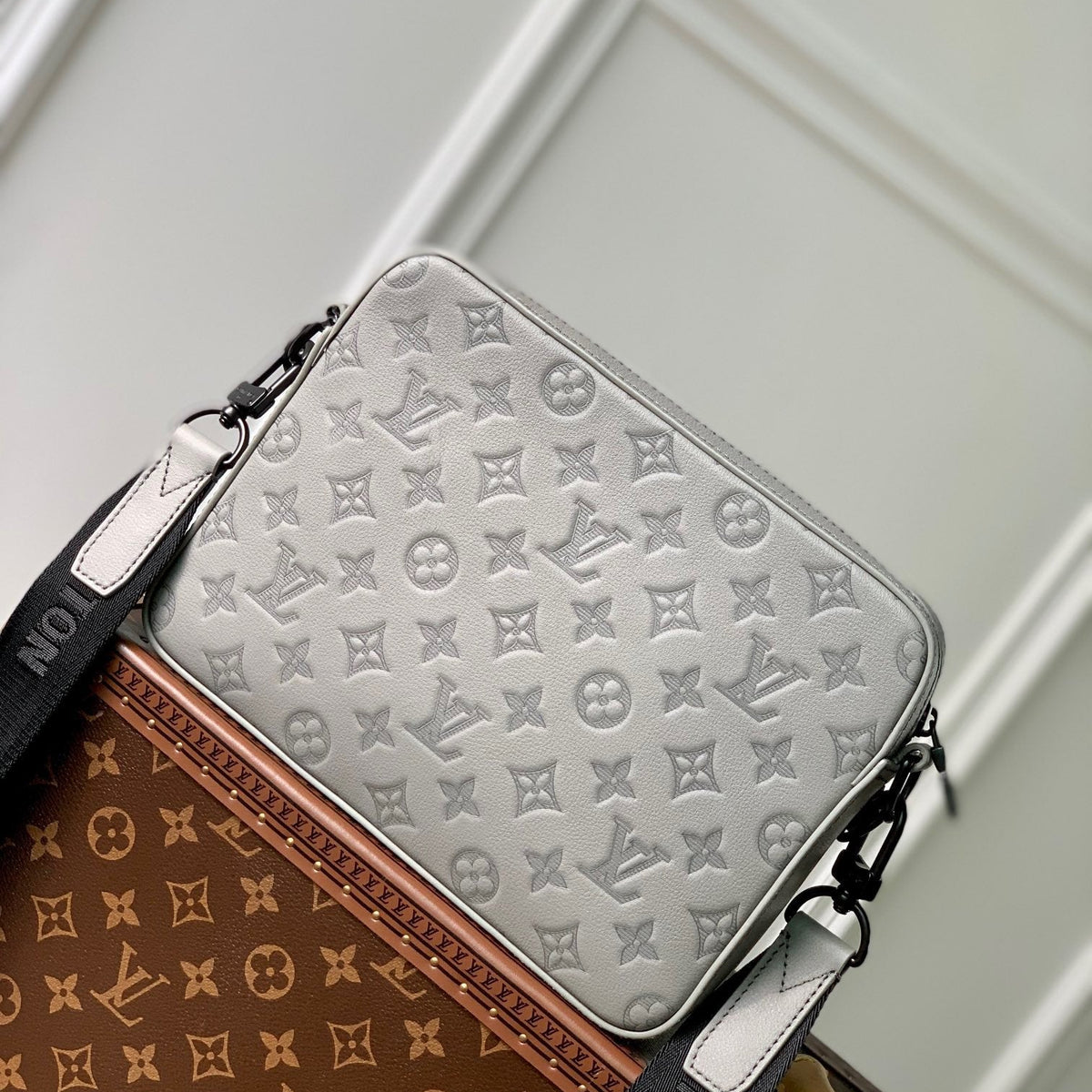 Louis Vuitton Wallets? Louis Vuitton Lou Trio Messenger Bag Premium Leather Designer Wallet