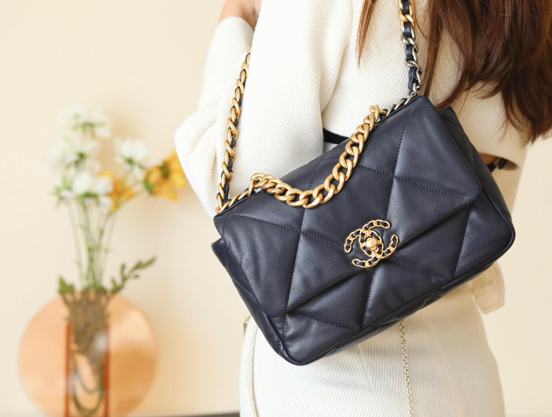 Chanel Wallets? Chanel 19 Bag Elegant Everyday Leather Wallet