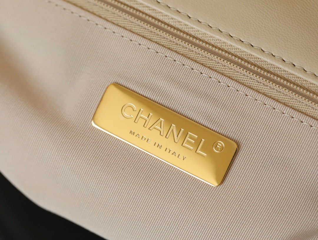 Chanel Wallets? Chanel 19 Bag Compact Luxury Card Wallet