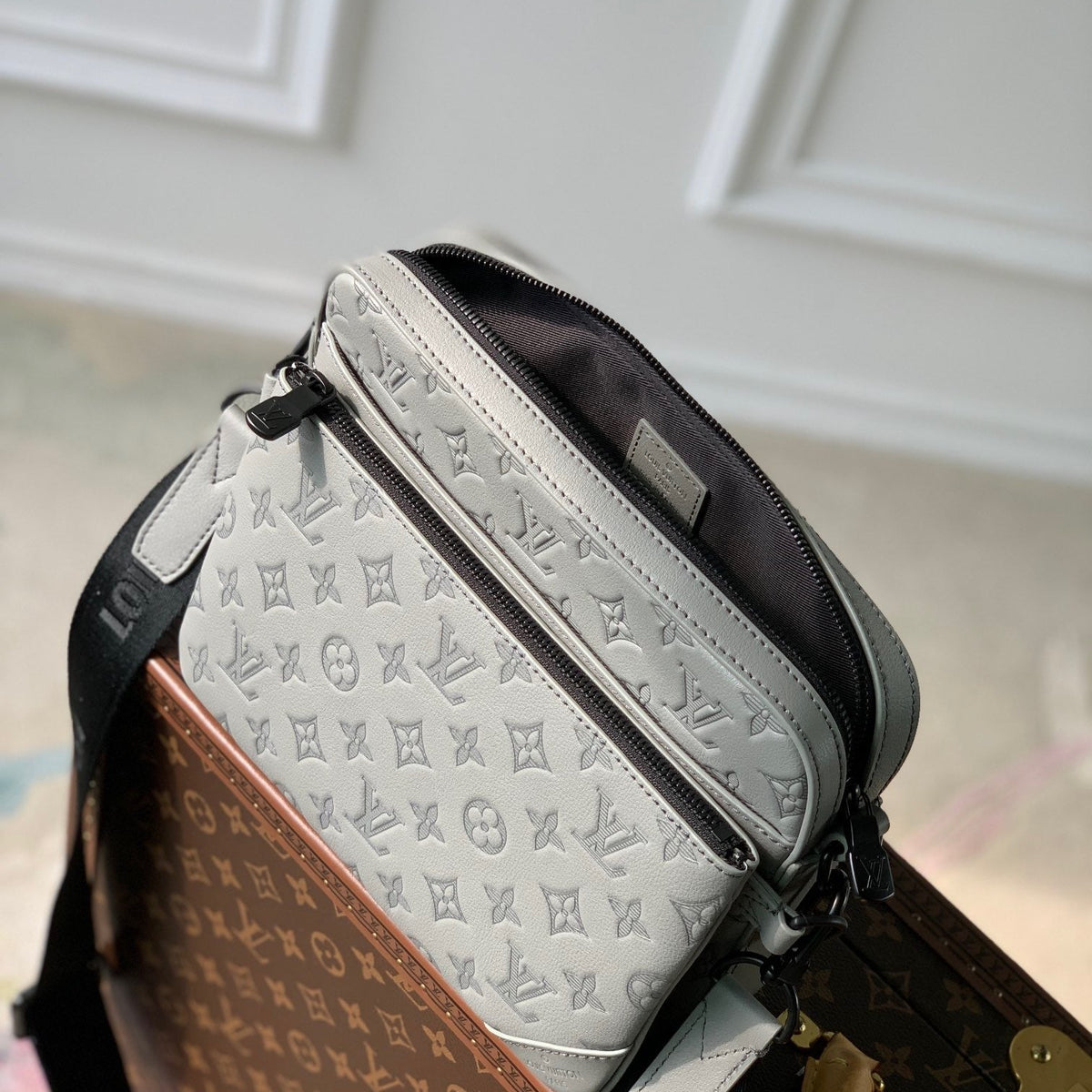 Louis Vuitton Wallets? Louis Vuitton Lou Trio Messenger Bag Premium Leather Designer Wallet
