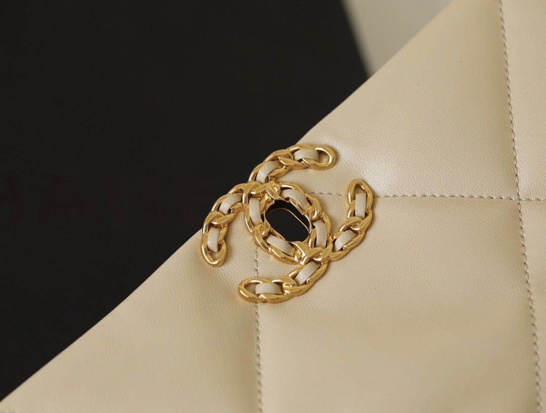 Chanel Wallets? Chanel 19 Bag Compact Luxury Card Wallet