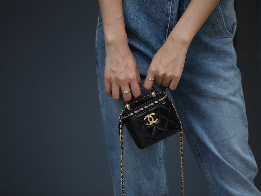 Chanel Wallets? Chanel 23P Bag Elegant Everyday Leather Wallet