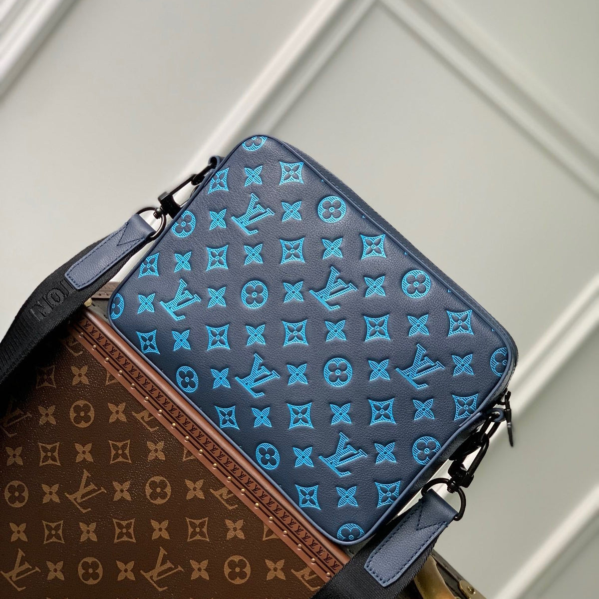 Louis Vuitton Wallets? Louis Vuitton Lou Trio Messenger Bag Premium Leather Designer Wallet